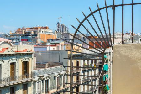 Ático de alquiler en la Dreta del Eixample con terraza
