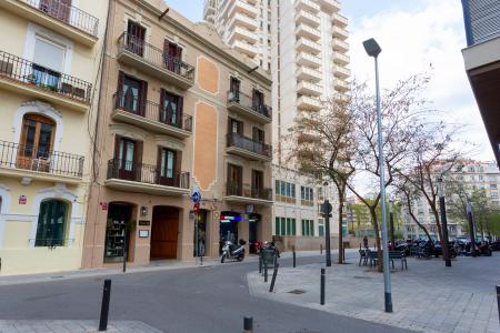 Si affitta appartamento in via Due I Mata con Av. Sarriá