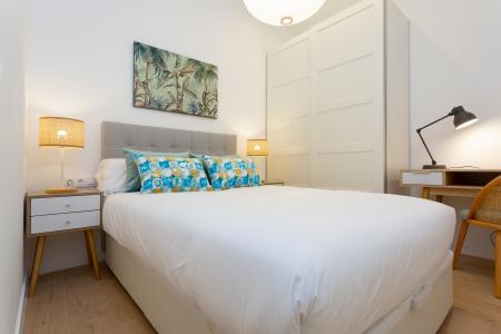 Amplio apartamento en el centro de Barcelona con 3 habitaciones dobles