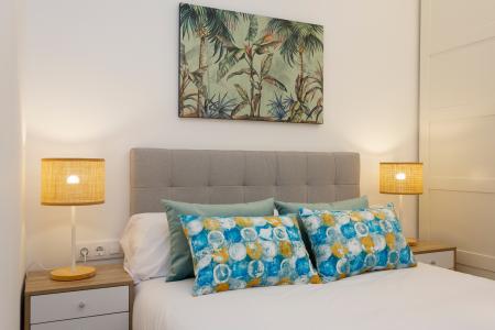Amplio apartamento en el centro de Barcelona con 3 habitaciones dobles