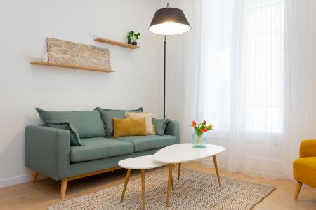 Amplio apartamento en el centro de Barcelona con 3 habitaciones dobles
