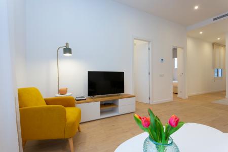 Amplio apartamento en el centro de Barcelona con 3 habitaciones dobles