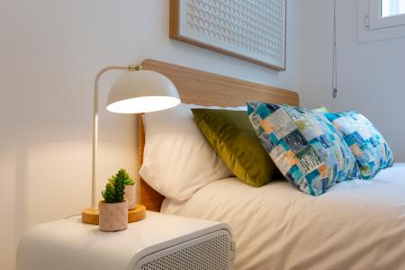 Amplio apartamento en el centro de Barcelona con 3 habitaciones dobles