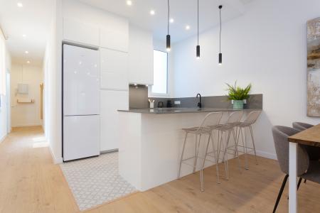 Amplio apartamento en el centro de Barcelona con 3 habitaciones dobles
