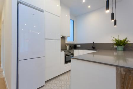 Amplio apartamento en el centro de Barcelona con 3 habitaciones dobles