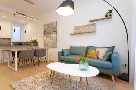 Amplio apartamento en el centro de Barcelona con 3 habitaciones dobles