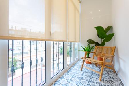 Amplio apartamento en el centro de Barcelona con 3 habitaciones dobles