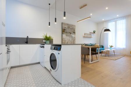 Amplio apartamento en el centro de Barcelona con 3 habitaciones dobles