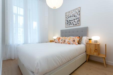 Amplio apartamento en el centro de Barcelona con 3 habitaciones dobles