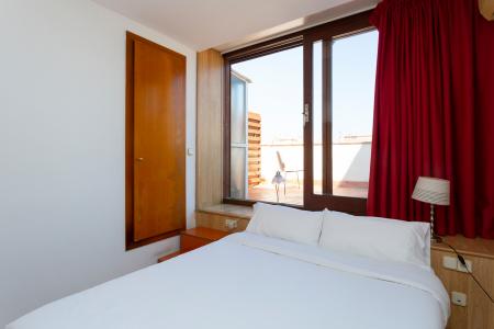 Spazioso attico in affitto in via Cabanes con Para.lel