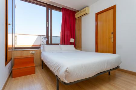 Spazioso attico in affitto in via Cabanes con Para.lel