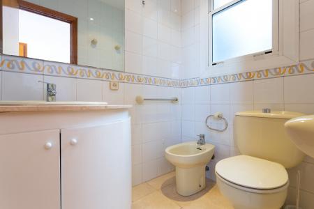 Spazioso attico in affitto in via Cabanes con Para.lel