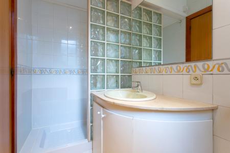 Spazioso attico in affitto in via Cabanes con Para.lel