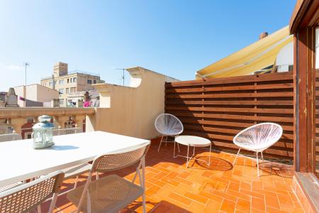 Spazioso attico in affitto in via Cabanes con Para.lel