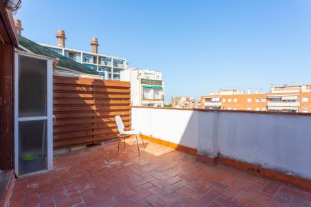 Spazioso attico in affitto in via Cabanes con Para.lel