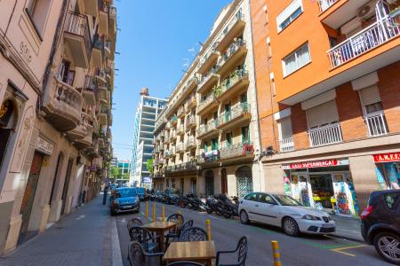 Spazioso attico in affitto in via Cabanes con Para.lel