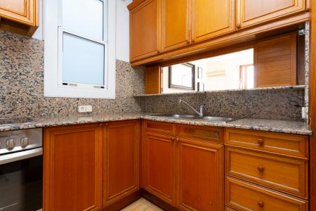 Spazioso attico in affitto in via Cabanes con Para.lel