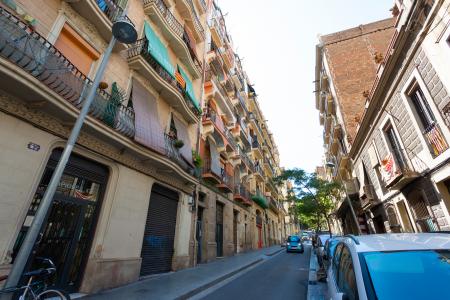 Piso de una habitación con balcón y WiFi