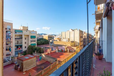 Piso de una habitación con balcón y WiFi