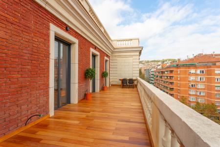 Piso de 2 habitaciones y gran terraza en Sagrada Familia