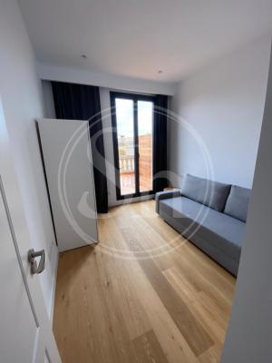 Piso de 2 habitaciones y gran terraza en Sagrada Familia