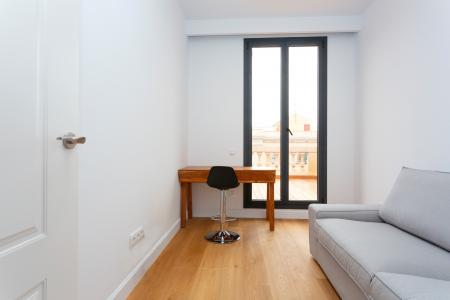 Piso de 2 habitaciones y gran terraza en Sagrada Familia