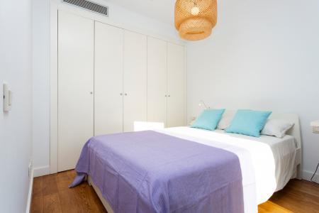 Piso de alquiler mensual con 2 habitaciones y balcón exterior