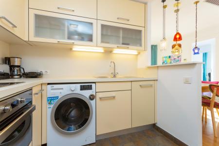 Piso de alquiler mensual con 2 habitaciones y balcón exterior