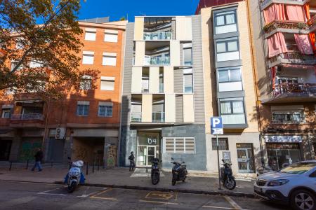 Piso de alquiler mensual con 2 habitaciones y balcón exterior