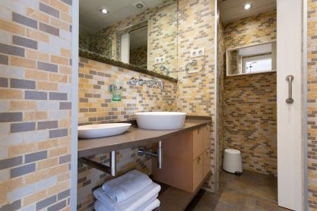 Piso de alquiler mensual con 2 habitaciones y balcón exterior