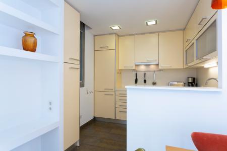 Piso de alquiler mensual con 2 habitaciones y balcón exterior
