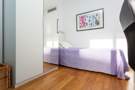 Piso de alquiler mensual con 2 habitaciones y balcón exterior