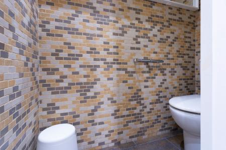 Piso de alquiler mensual con 2 habitaciones y balcón exterior