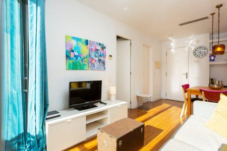Piso de alquiler mensual con 2 habitaciones y balcón exterior