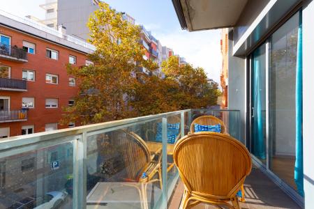 Piso de alquiler mensual con 2 habitaciones y balcón exterior