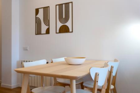 Apartamento en alquiler temporal en Gràcia con dos habitaciones y balcón