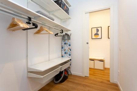 Apartamento en alquiler temporal en Gràcia con dos habitaciones y balcón