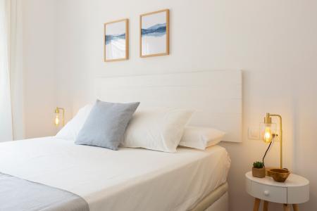 Apartamento en alquiler temporal en Gràcia con dos habitaciones y balcón