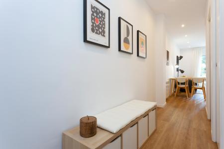 Apartamento en alquiler temporal en Gràcia con dos habitaciones y balcón