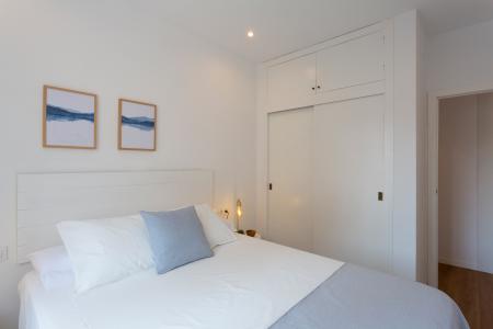 Apartamento en alquiler temporal en Gràcia con dos habitaciones y balcón