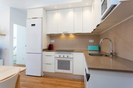 Apartamento en alquiler temporal en Gràcia con dos habitaciones y balcón