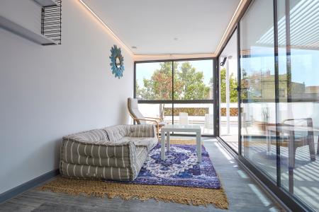 Apartamento en alquiler temporal con dos habitaciones y magnífica terraza en Eixample