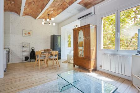 Apartamento en alquiler temporal con dos habitaciones y magnífica terraza en Eixample