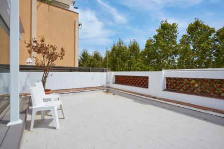 Apartamento en alquiler temporal con dos habitaciones y magnífica terraza en Eixample