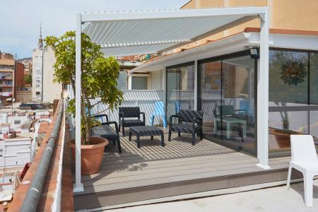 Apartamento en alquiler temporal con dos habitaciones y magnífica terraza en Eixample