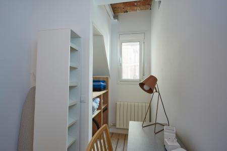 Apartamento en alquiler temporal con dos habitaciones y magnífica terraza en Eixample