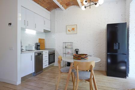 Apartamento en alquiler temporal con dos habitaciones y magnífica terraza en Eixample