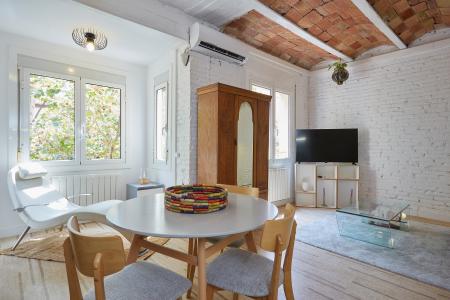 Apartamento en alquiler temporal con dos habitaciones y magnífica terraza en Eixample