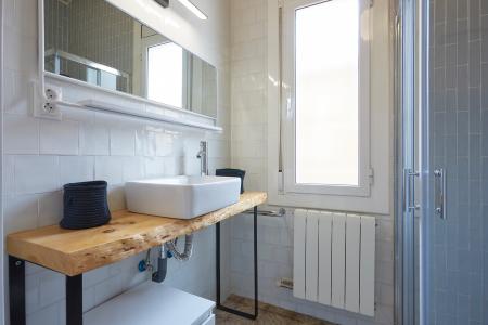 Apartamento en alquiler temporal con dos habitaciones y magnífica terraza en Eixample
