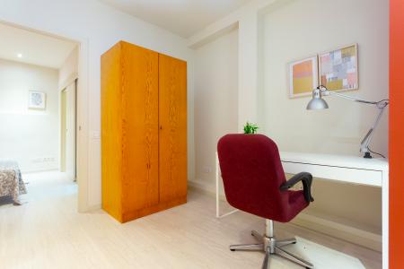 Apartamento en alquiler temporal con habitación doble y balcón en la Rambla